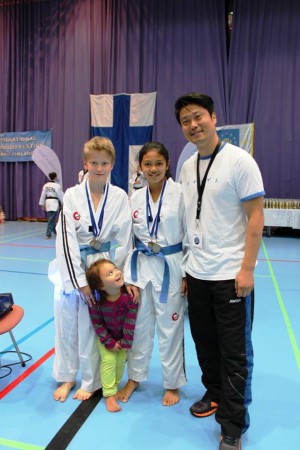 Master Ji-Pyo Lim (7.dan) with kids summer 2013.